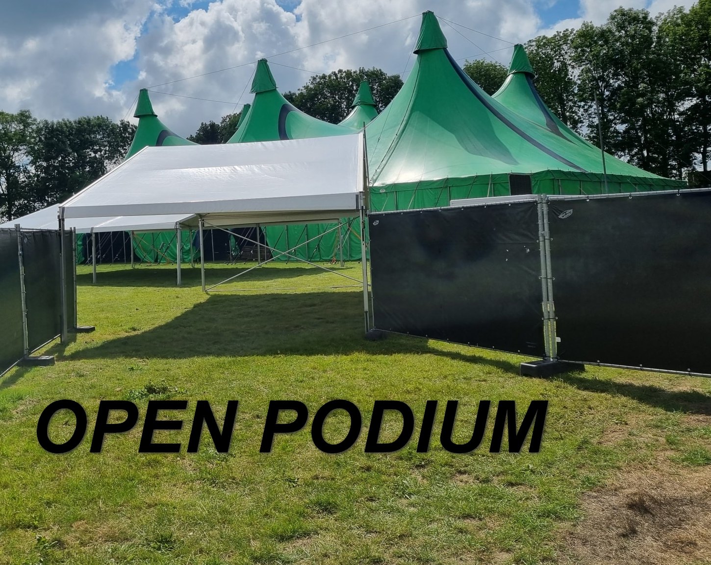 Open podium grote tent